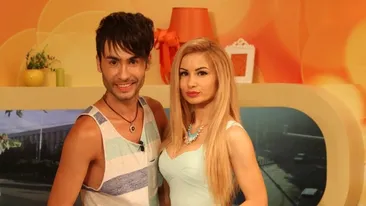 Vestea care i-a şocat pe toţi! O cântăreaţă celebră, vedetă pe site-urile de videochat!