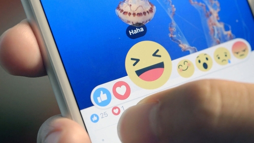 Schimbare majora pe Facebook. Nu mai e doar “Like” ci si “emoji “ de stare!