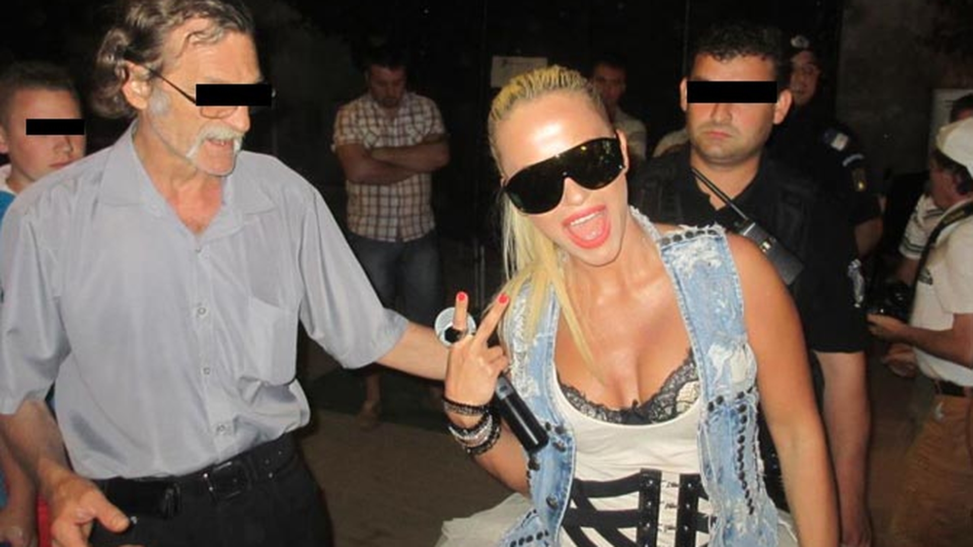 Anda Adam are lipici si la barbati in toata firea! Le doreste multa "pace"
