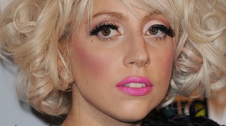 Lady Gaga, innebunita dupa gatit