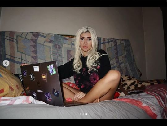 Bia Khalifa s-a pozat în timp ce îi curge sânge din nas. Controversata artistă, criticată dur pe Instagram: “Când dai la m#*$ cu nasul, asta se întâmplă”
