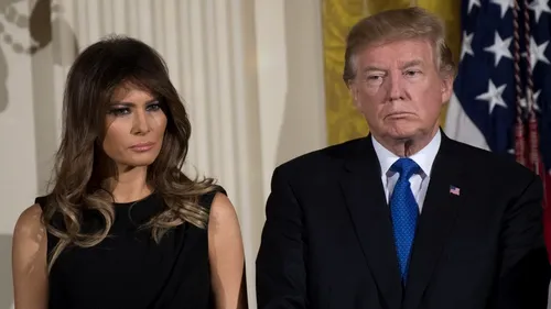 Moment jenant la Casa Albă! Donald Trump refuzat în public de către soția sa