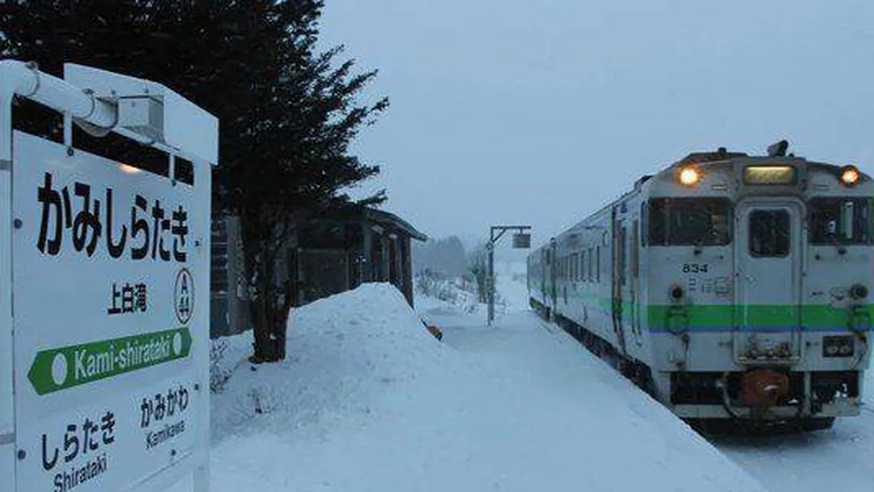 FOTO! Japonia menţine deschisă o gară folosită doar de o elevă şi a ajustat mersul trenurilor după programul acesteia  