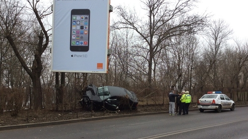 Un sofer incepator si-a facut PRAF masina! Ce facea la cateva minute dupa accident VIDEO