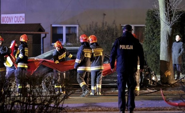 Premierul Poloniei a fost implicat într-un accident rutier! Maşina în care se afla a plonjat de pe sensul de mers