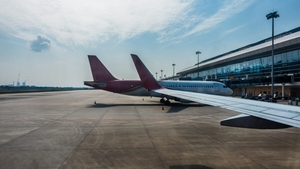 Incident trist pe aeroportul din Denver. Un bărbat a murit după ce a fost lovit de un avion pregătit de decolare