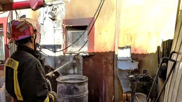 Incendiu într-o comună din Prahova. Au dat foc la casă, încercând să facă țuică artizanal