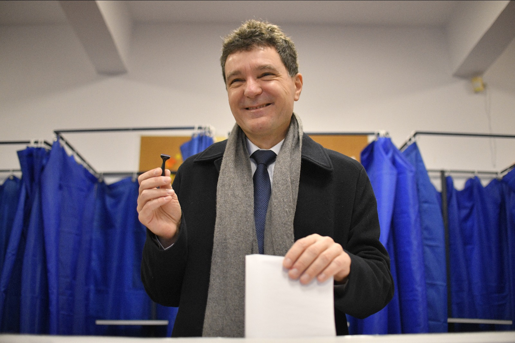 Nicuşor Dan, primele declarații după vot: „De mult n-am mai votat pentru altcineva de afară de mine”. Foto: Mediafax Foto