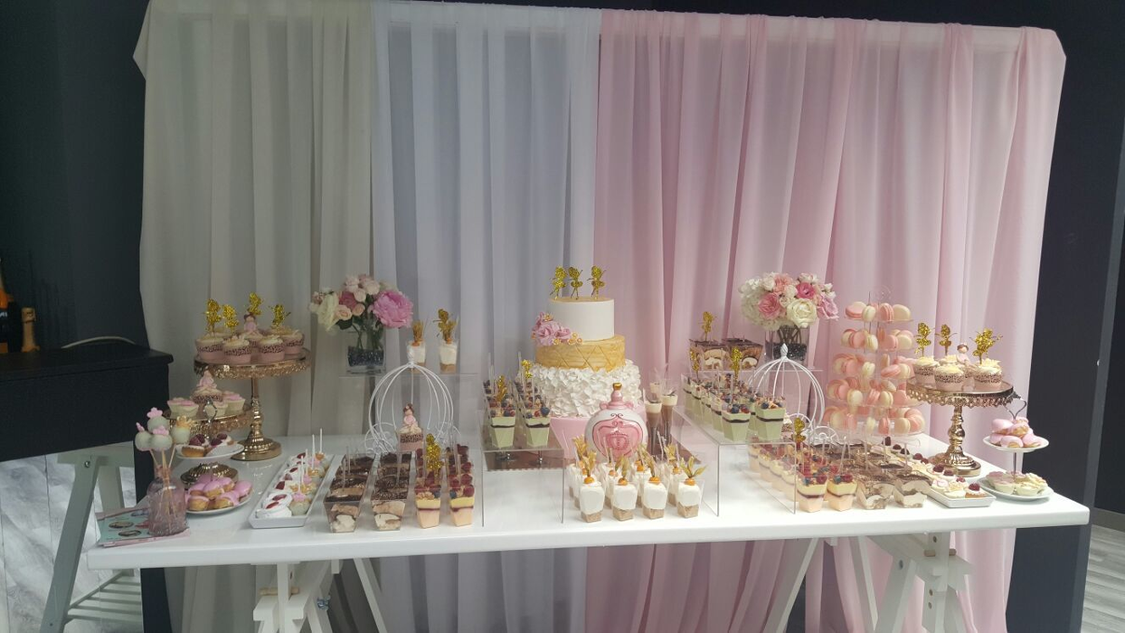 Bianca Drăguşanu s-a asigurat că pofticioşii vor avea o masă plină de deserturi delicioase