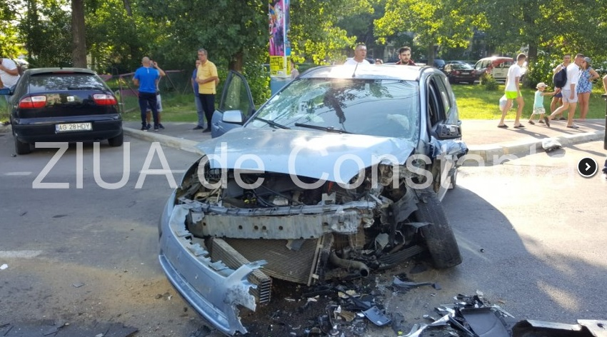 Două accidente violente în Constanța! Mașinile s-au făcut praf în urma impactului din Mamaia