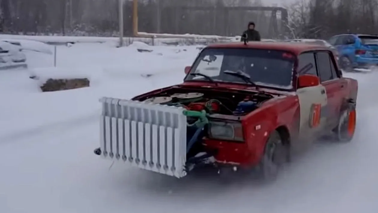 Fabulos: Lada cu două motoare și calorifer, în loc de radiator. Asta este, cu siguranță, cea mai nebună mașină concepută vreodată. VIDEO