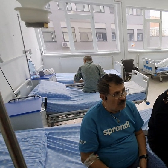 Dan Ciotoi a publicat o imagine de pe patul de spital/ Sursa foto: Facebook