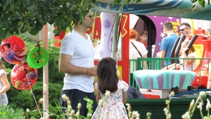 S-au războit pentru custodia fetiţei, însă... Cum l-am filmat pe fostul soţ al vedetei de la Antenă la 5 ani de la divorţul scandalos