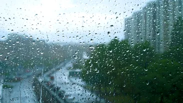 Prognoza ANM. Meteorologii au anunțat ploi torențiale, descărcări electrice și grindină