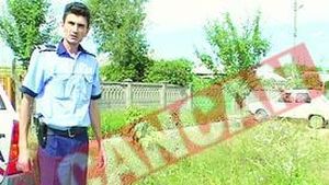 Bebelus abandonat in sant, gasit de un politist