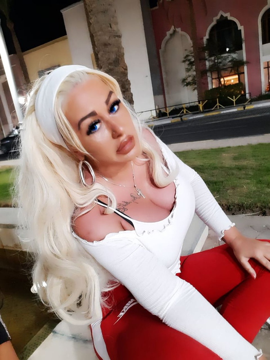 Lenna Horvath, sexy printre piramide! Ținuta cu care i-a înnebunit pe arabi