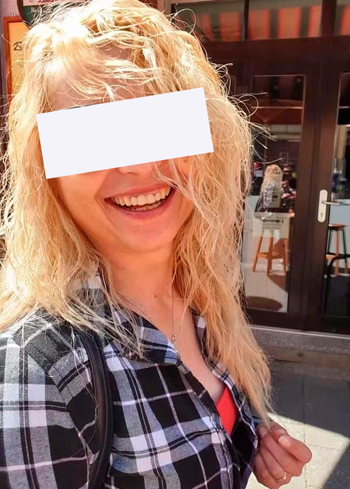 Cum arată Flori, mama ispitei Gabriella de la Insula iubirii. Blondina nu e străină de intervențiile estetice