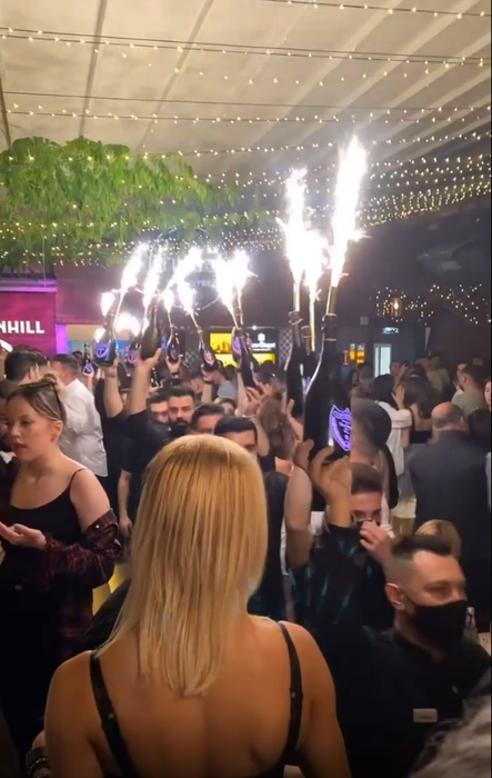 Caravanele de șampanie au fost la ordinea zilei