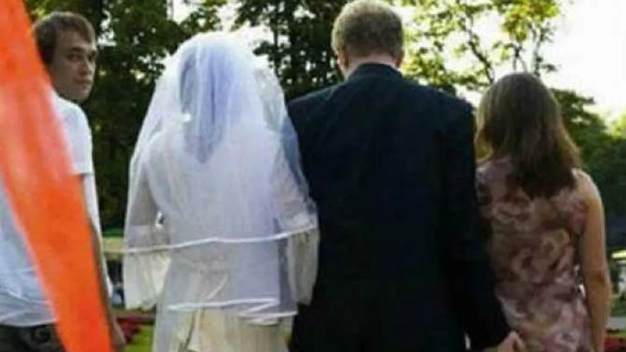 N-o sa va vina sa credeti cum isi trateaza unii partenerele de viata! Cele mai neasteptate ipostaze pentru cupluri