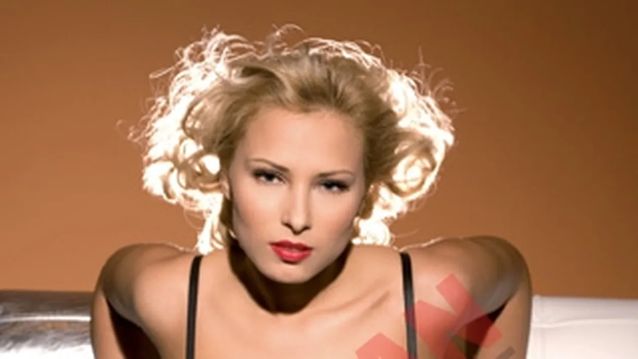 VIDEO Aglomeratie la Scoala de actorie a lui Dragos Bucur, dupa ce Iulia Vantur a absolvit si ea cursurile