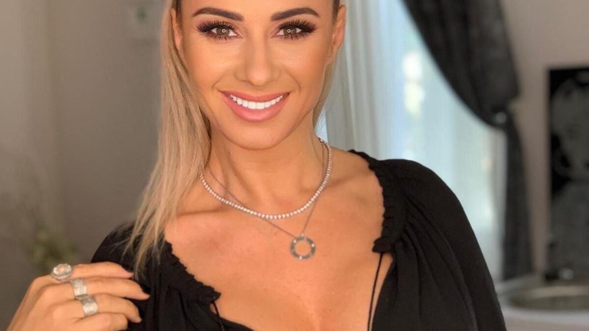 Anamaria Prodan, atac la adresa femeilor care poartă fake-uri: „Te duci și le iei cu 30 de dolari... Mândre toate la restaurant, cu gențile”