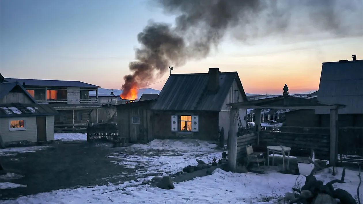 Facerea de bine e... știți voi ce! Ce a pățit o femeie din Cluj, după ce a primit în casă o familie care se plângea de frig