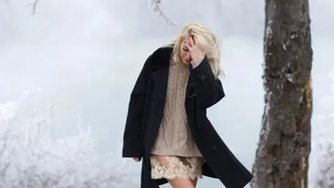 Cum a suportat frigul cumplit de afara! Laura Cosoi, pictorial INCENDIAR in prima zi a anului!