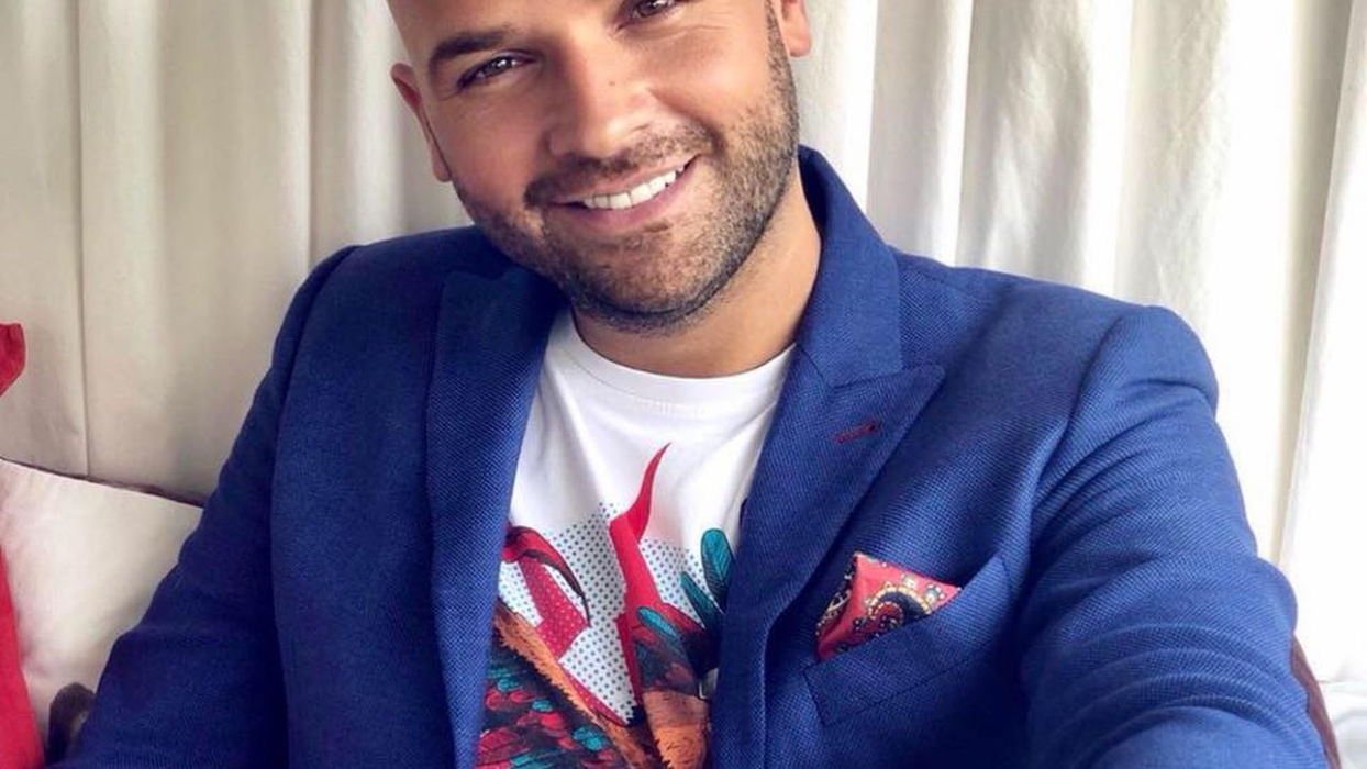 Andrei face parte din trupa Alb - Negru  (foto Instagram)