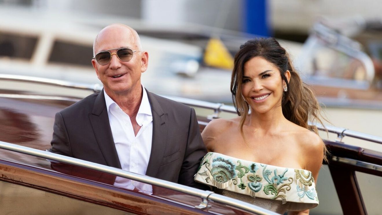 Lauren Sánchez, logodnica lui Jeff Bezos, și-a cumpărat ținute românești. Piesa vestimentară care i-a cucerit inima