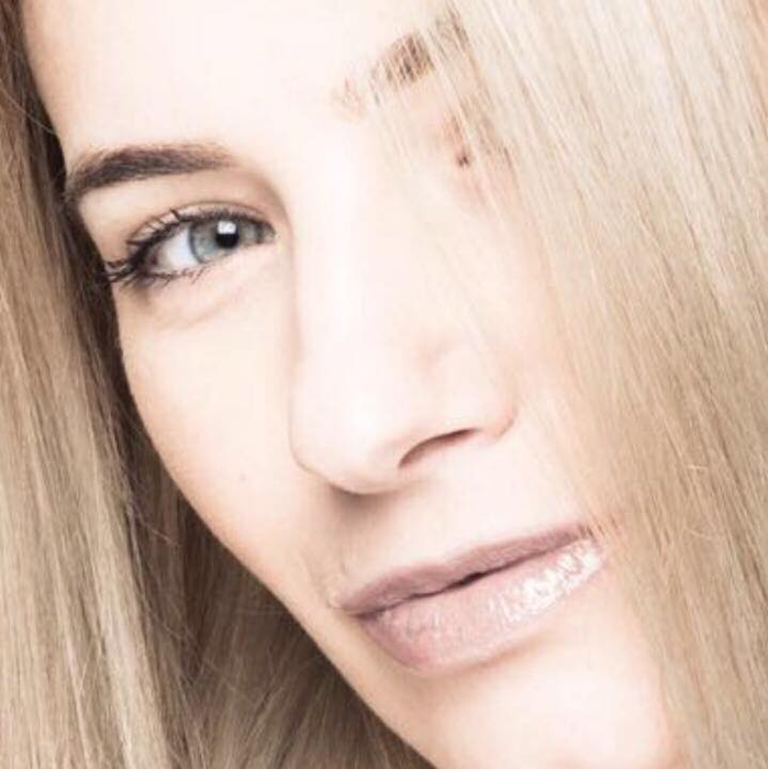 Adina și-a refăcut viața după scandalul în care a fost implicată cu Gheorghe Nichita. S-a căsătorit și s-a stabilit în Germania
