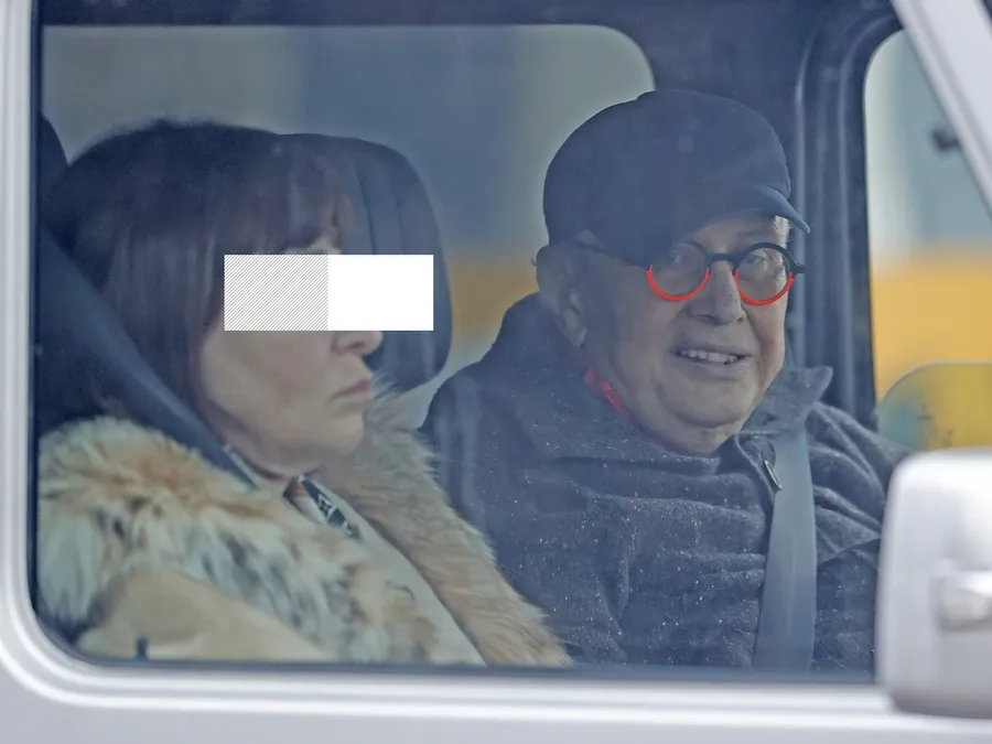 Milionarul Braicof a atras toate privirile la volanul Mercedesului său