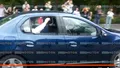 Mașina cu care PAPA Francisc a fost transportat în vizita din BUCUREȘTI, pe Calea Victoriei - VIDEO