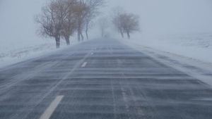 COD PORTOCALIU de ninsori şi vânt puternic! Vezi ce zone ale ţării vor fi afectate!