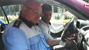 Cele 5 întrebări-capcană din cauza cărora poți pica examenul auto în România. Ce trebuie să răspunzi, de fapt