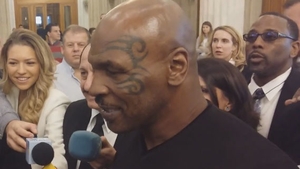 MIKE TYSON s-a dat în spectacol la Senat: „Hei, tu..“