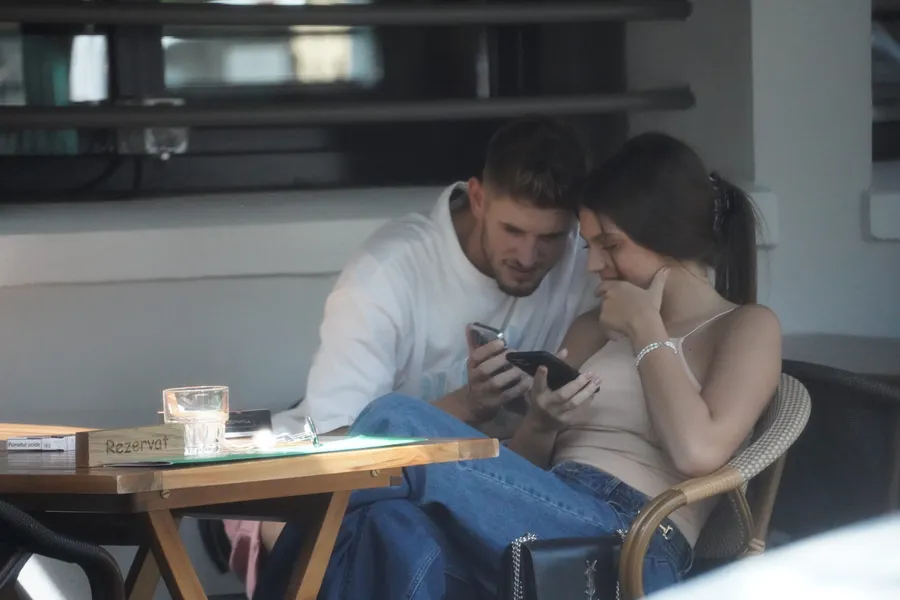 Alex Delea și Elena Chiriac, foarte apropiați, la masă / (Sursa: CANCAN.RO)