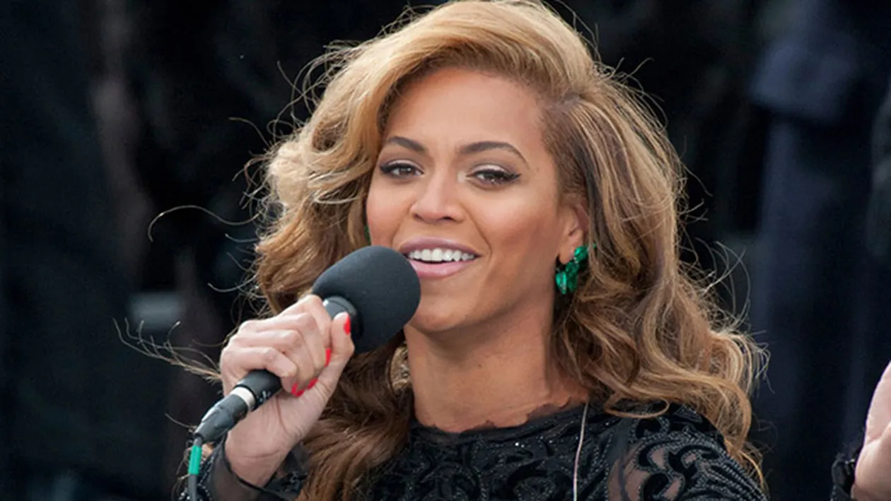 Beyonce, data jos de pe scena de un admirator infocat, in timpul unui concert in Brazilia