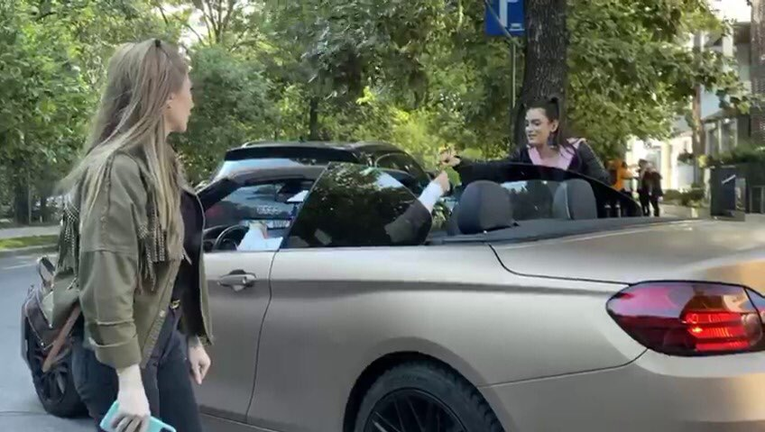 Alexia Eram îi pasează iubitului cumpărăturile