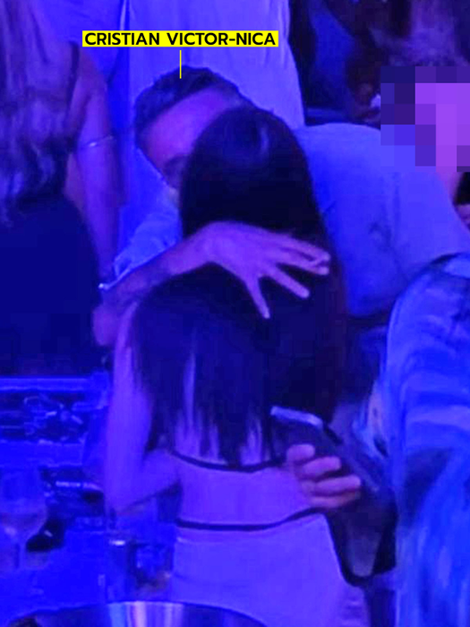 Bărbatul o săruta cu foc pe Rebecca Lăzărescu în club