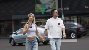 George Tănase și-a scos noua iubită în oraș. Blonda pare să-l fi cucerit iremediabil pe actor