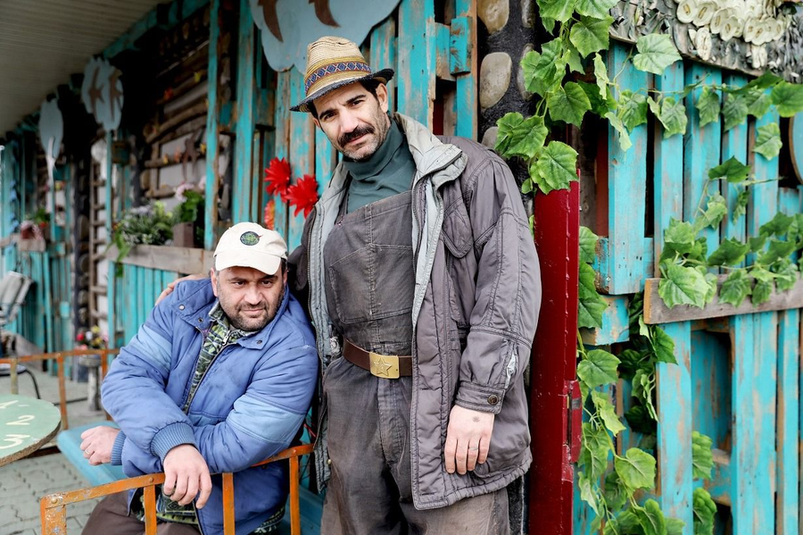 Câți bani îi dă Pro Tv lui Adrian Văncică, Celentano din Las Fierbinți. Bețivul satului încasează o sumă considerabilă pentru fiecare episod