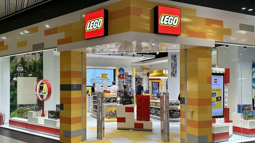 Pe 30 iulie 2025, o ieșeancă a cumpărat un joc LEGO din mall, pe care a dat 500 lei. Pe 3 august, s-a dus să returneze produsul. Motivul ireal pentru care a fost refuzată