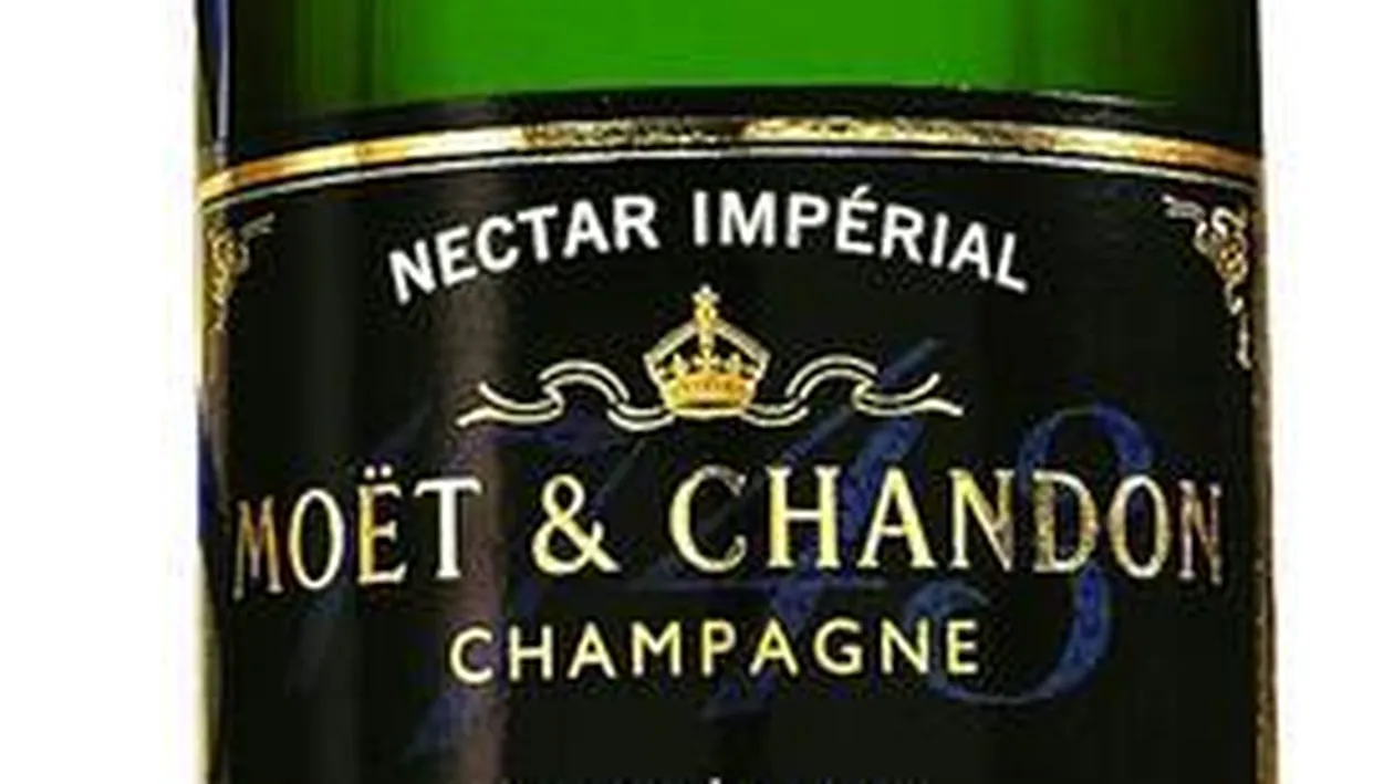 Muresan pune la bataie o sticla de sampanie de un metru si jumatate