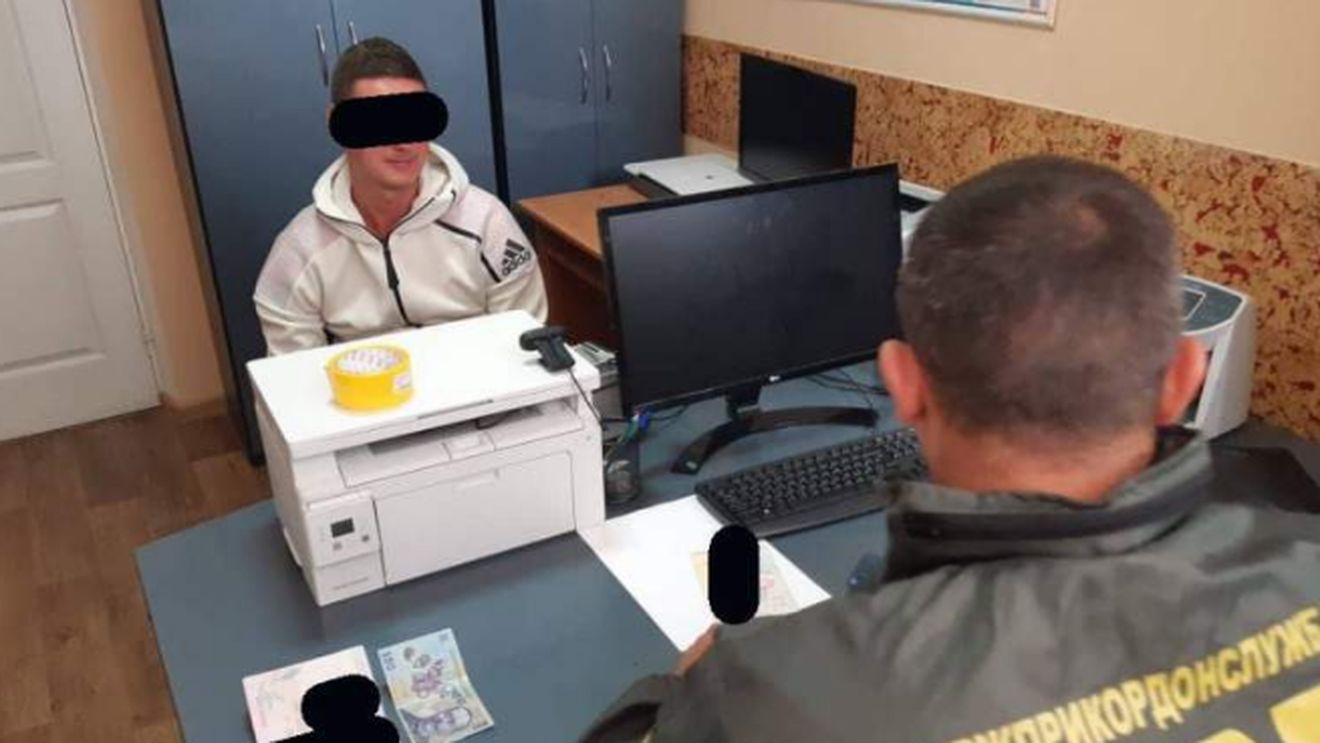 Ce a pățit un român cu Porsche când a încercat să dea șpagă 100 de lei unui vameș ucrainean!