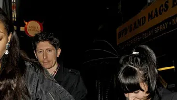 Si-a turnat si-n cap! Lily Allen si-a lasat copilul si sotul acasa si s-a imbatat de ziua ei!