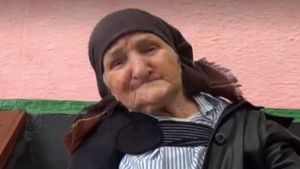Caz incredibil în Neamț. Bătrână în vârstă de 82 de ani, la un pas să fie aruncată într-o fântână, chiar de fiul ei. “Dumnezeu m-a îmbărbătat de am scăpat cu zile”