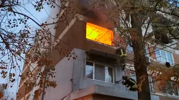 Doi oameni au murit în incendiu, la Galați! Blocul a luat foc, 25 de persoane au fost evacuate