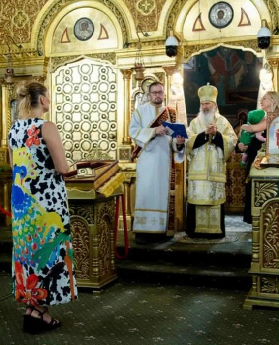 Cristina Cioran și-a botezat fiul! Cine a fost nașa lui Max și de ce Alex Dobrescu, tatăl lui, a lipsit