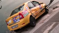 Un taxi a ajuns în Dâmbovita, şoferul a scăpat cu viată

