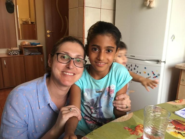 Primele imagini cu Sorina după ce a fost luată cu mascații. Cum arată prima zi la noua ei familie